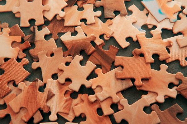 Comment un jeu de puzzle peut-il utiliser la physique pour créer des défis uniques?
